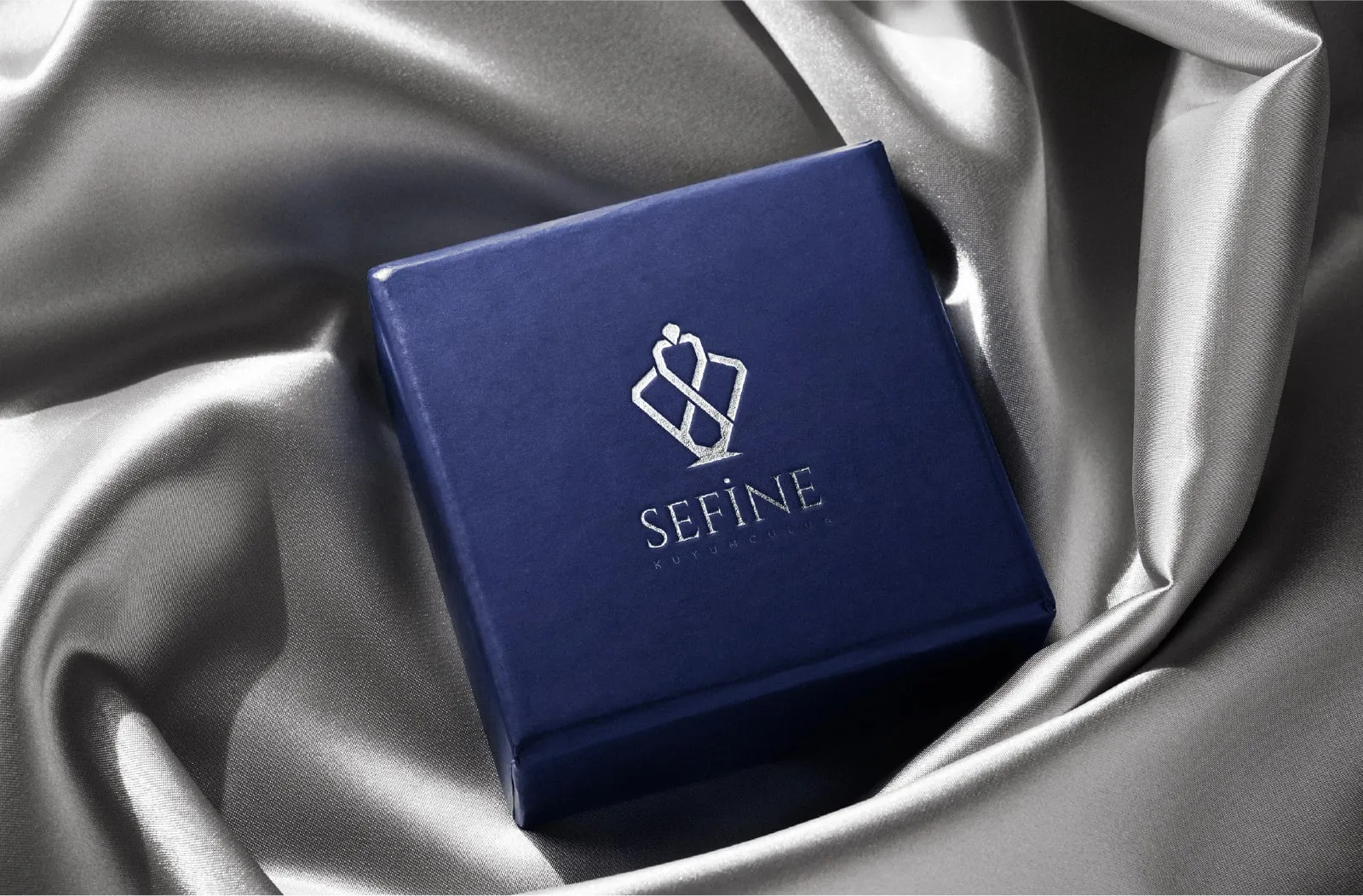 Navy Sefine jewellery box on silver silk